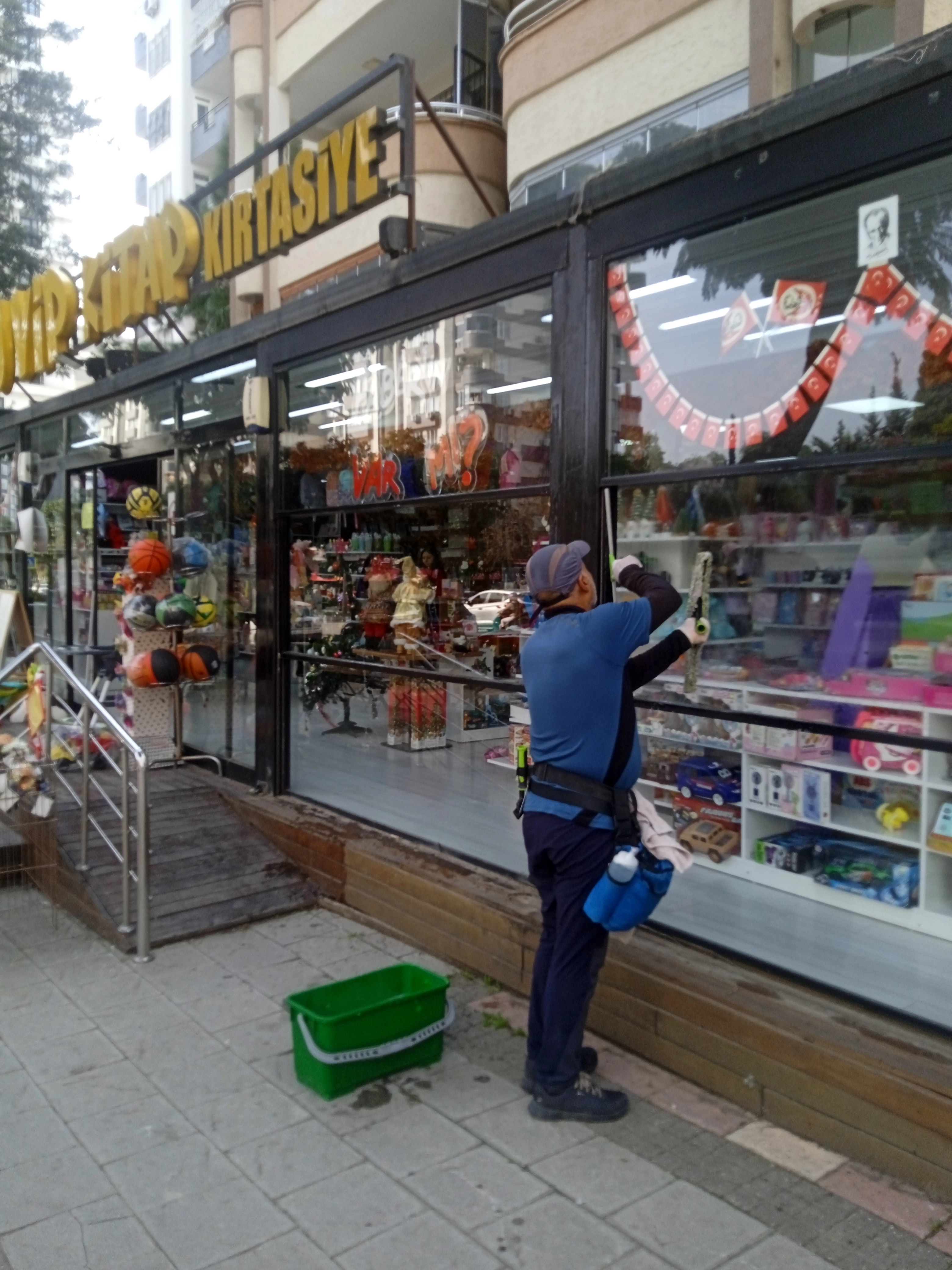 Son işlerimiz - İşyeri vitrin temizliği öncesi sonrası